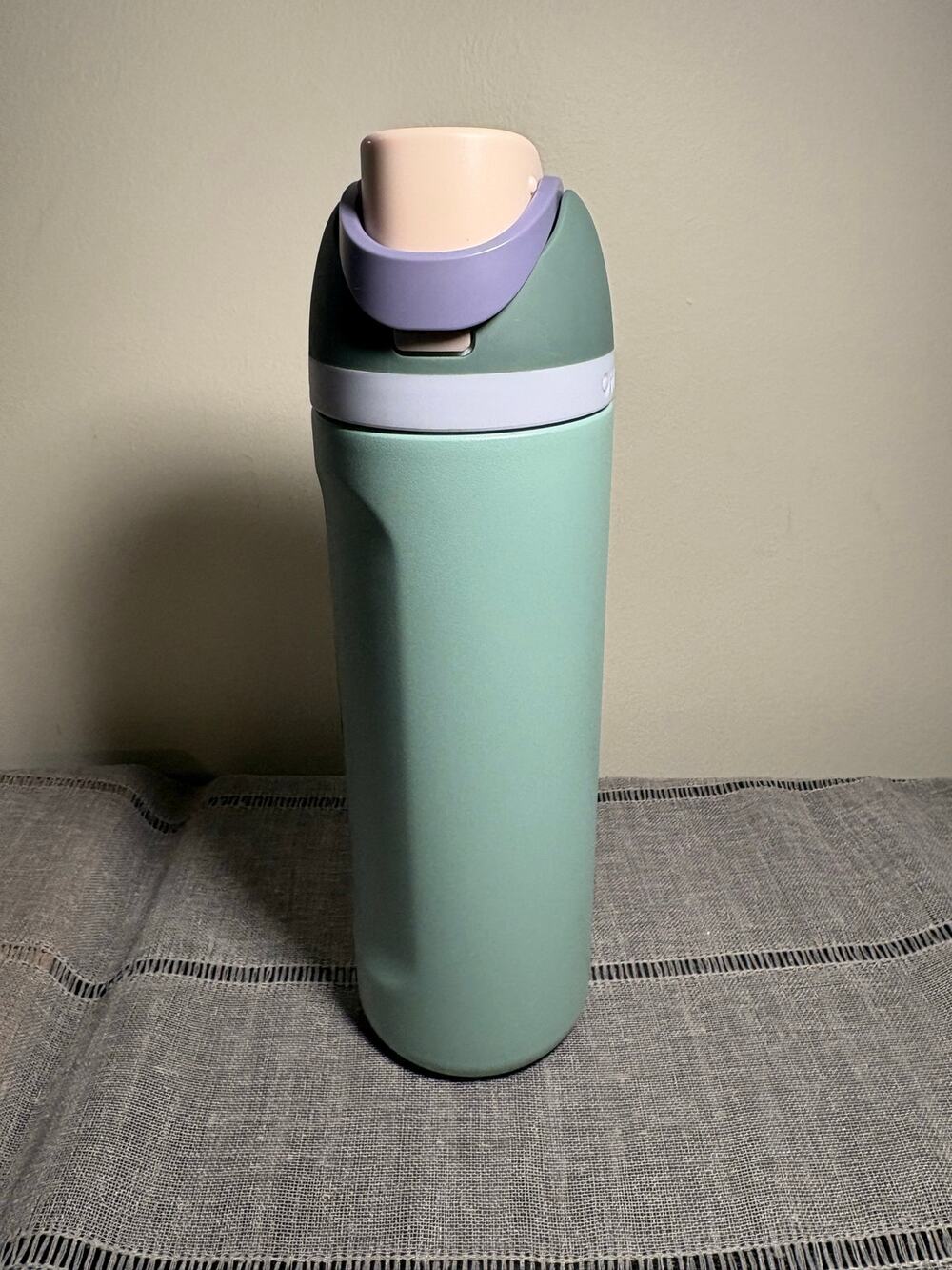 Green FreeSip Owala 24oz water bottles